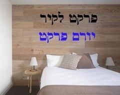 קיר פרקט קיר פרקט